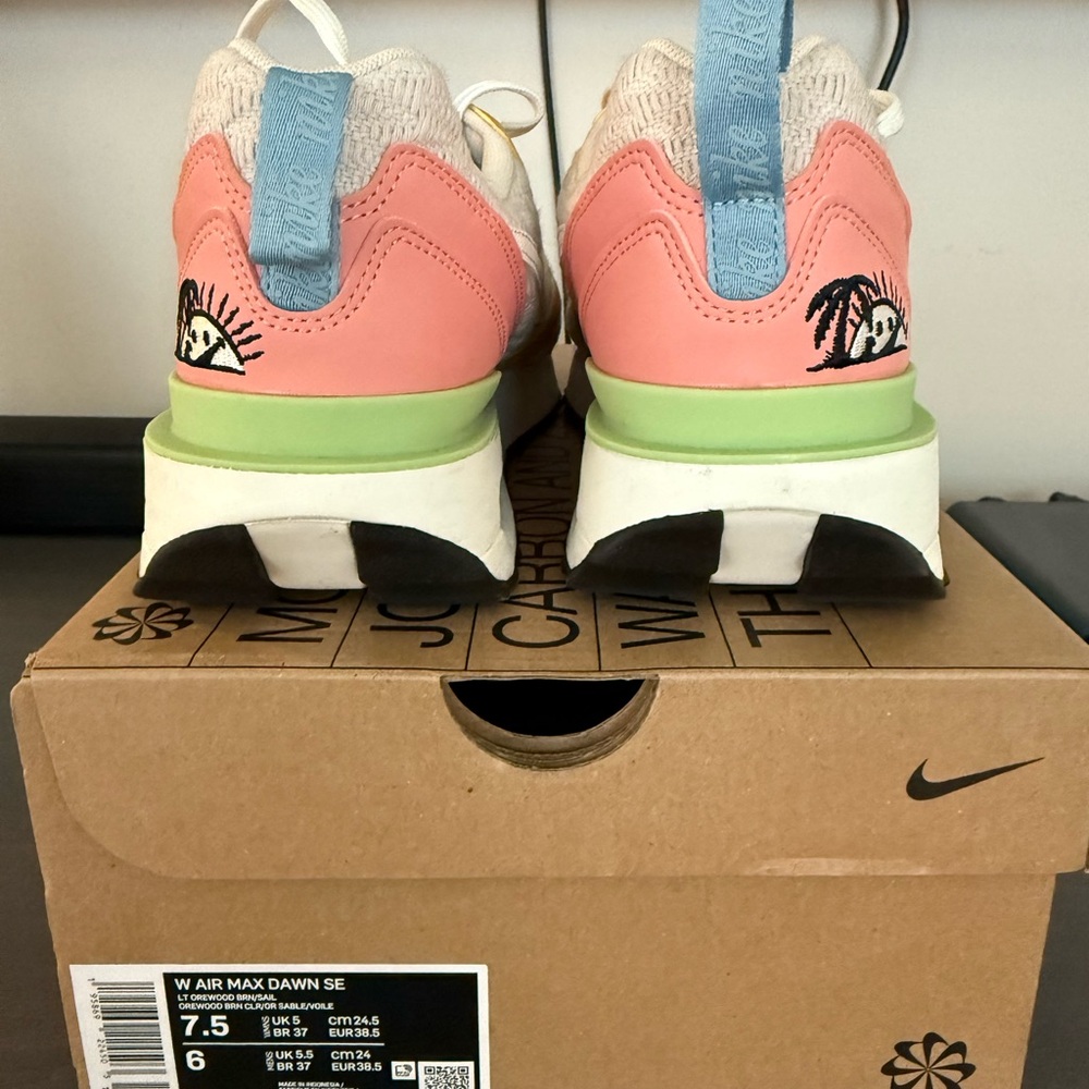 Nike  Air Max Dawn SE Pink Sneakers